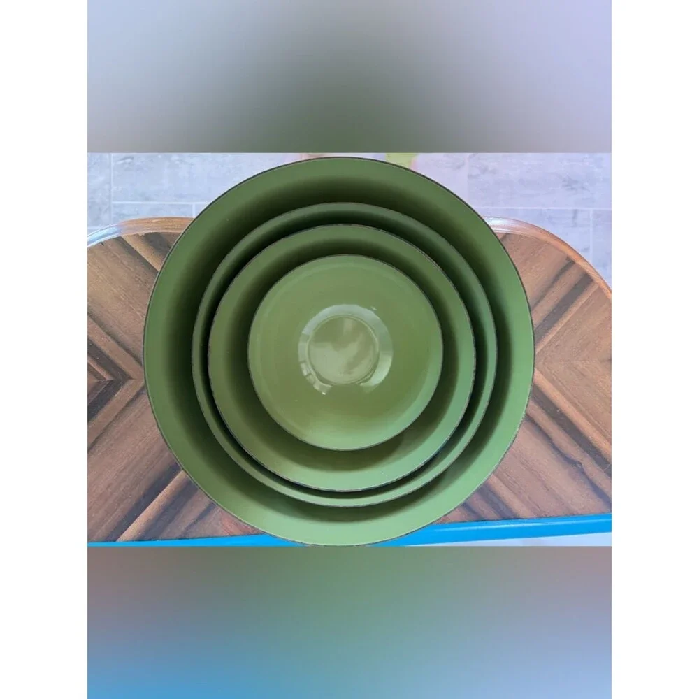 Catherineholm Set of 4 Mid Century Modern Avocado Green White Lotus Enamel Bowls